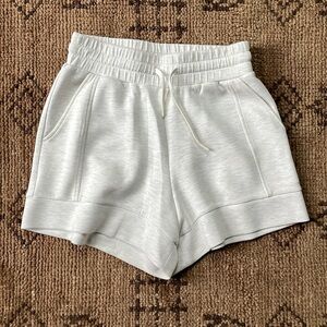 Varley Atrium High Rise Shorts Size Small Ivory Marl